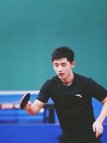 张继科，1988年2月16日出生于山东省青岛市，中国男子乒乓球队运动员，世界冠军，奥运冠军。他是乒坛_做家务的男人：藏獒家的小日常