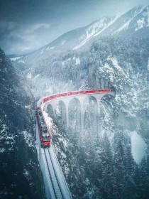 写雪国列车的小说_王一博：开往雪国的列车