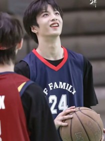 刘耀文：来打篮球吗_刘耀文：来打篮球吗